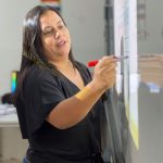 Professora Gisely conquista 1º lugar no Prêmio Educador Transformador